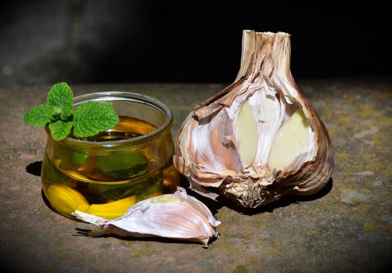 garlic, leek, oil, garlic oil, clove of garlic, vegetables, food, healthy, kitchen, meal, bio, ingredient, cook, nourishment, fresh, tasty, raw, garlic oil, garlic oil, garlic oil, garlic oil, garlic oil