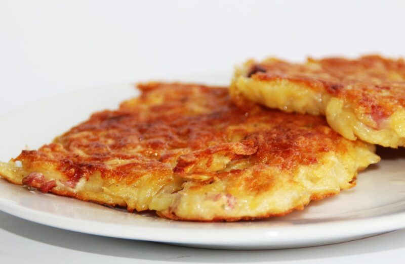 reibekuchen, potato pancakes, potato, flour, egg, pan, applesauce, reibekuchen, reibekuchen, potato pancakes, potato pancakes, potato pancakes, potato pancakes, potato pancakes, applesauce